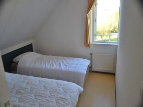 Bungalow Near Breskens Beach and Lighthouse