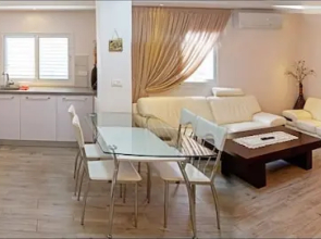 The Seasons Beach Apartment 2