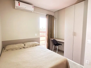 Apto com Wi Fi Garagem e Piscina a 100m da Praia