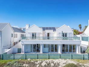 Charming Langebaan Holiday Home With Panoramic Views