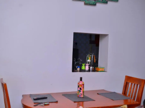 JD Apartment With kings size bed, WiFi, Netflix & DSTV