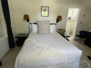 Runaway Hill Inn