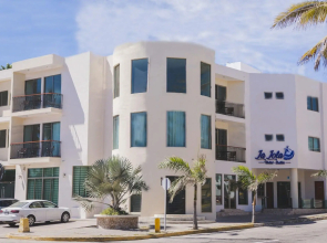 La Lola Hotel & Suites