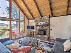 Alpine Retreat w/ Hot Tub & Mountain Views!