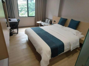Bailing Hostel(垫江星悦酒店)