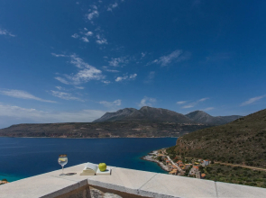 Trapela Limeni Luxury Suites