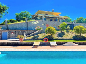 Pool, Jacuzzi and Events Room - Charming Villa in Umbria - Sleeps 24 - Lake View