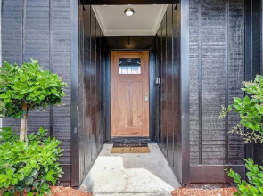 Vibe House Message Now for Summer Special