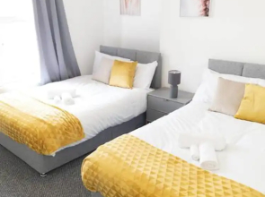 2 bed Townhouse Close to LFC Stadium