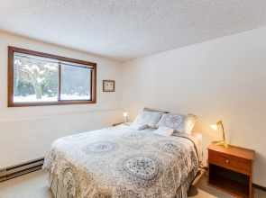 33SW - WiFi - Fireplace - Amenities - Sleeps 4