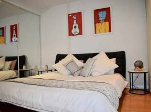 Spacious 1 Bedroom Apartment in the Heart of Melbourne's CBD