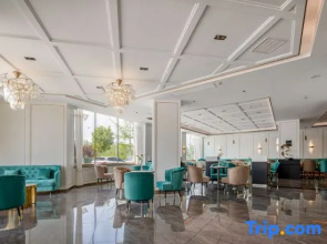 XANA Deluxe Hotel (Huayin Huashan Scenic Area)