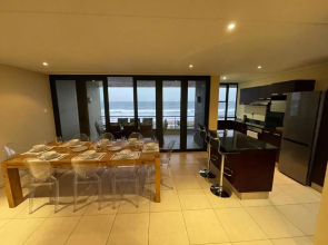 UMDLOTI - On the BEACH! Private & Central. Sleeps 8.