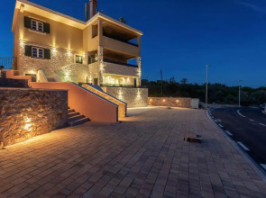 TEONA Luxury Studio Apartment with jacuzzi and terrace sea view