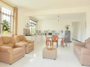 Sunny Lagoon Holiday Villa