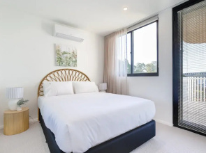 Bay View 2-bedroom Apartment With BBQ