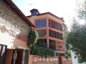 Lal Hotel