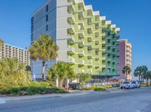 Beachfront Condo w/ Balcony & Pool in Myrtle Beach