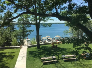 Stone Hotel & Cottages