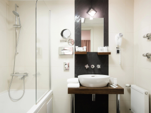 Avalon Hotel & Conferences