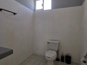 Large and comfy apartment, near DT and Principal Beach!