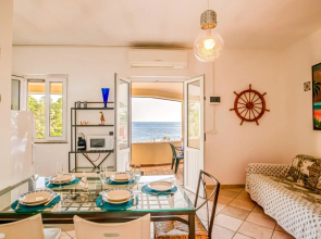 Stecchi three-room beach front 5 beds-Casa Stecchi