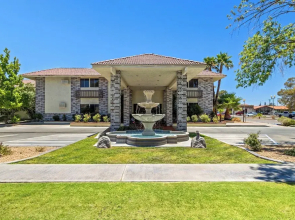 HomeTowne Studios by Red Roof Ridgecrest