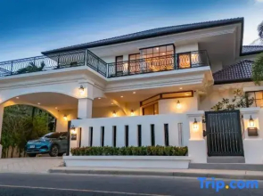 Villa Viola 7 Bedroom, Fully Staffed, on the Golf Course