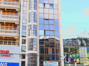 Everest Hotel