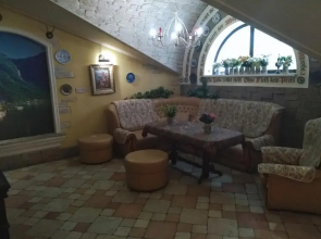 RentGolden Apartment on Verkhovinnaya