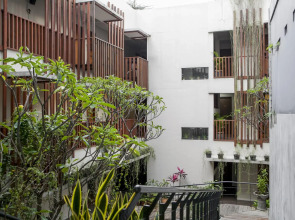 RedDoorz Plus near Asia Afrika 3