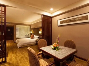 Ningbo Haiju Lijing Hotel