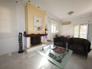 Jiannis House