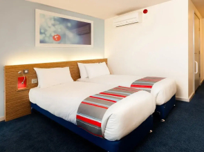 Travelodge Cardiff Central Queen Street