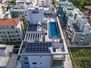 Apartamento com duas suítes no centro de Bombinhas