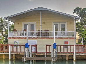 5 Mi to South Padre Island: Port Isabel Cottage!