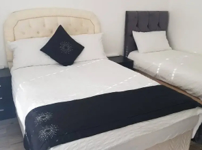 "room in House - Gatwick Triple Room. Fully Furnished. West Sussex."