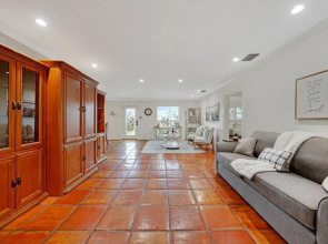 22 salt water pool home with king beds