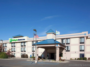 Holiday Inn Express Hotel & Suites Colby