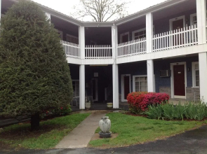 Lloyd's On The River Country Inn By OYO