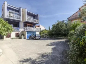 Apartments Fran iška