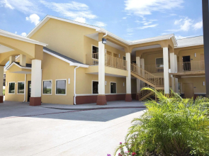 Days Inn & Suites by Wyndham Gonzales TX