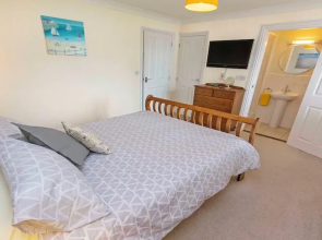 Oysters Sleeps 6 Modern Villa & Dog Friendly
