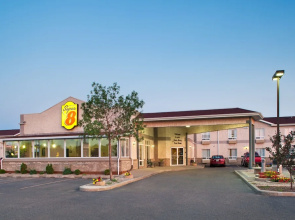 Super 8 Brandon MB