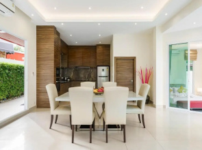 Luxury Pool Villa A14 3BR / 6-8 Persons