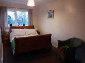 Inviting 3-bed Cottage Close to Pwllheli