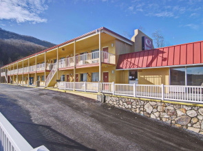 Econo Lodge Near Bluefield College