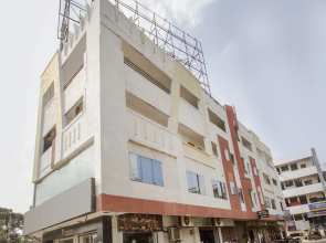 OYO 10235 Oyster Transit Hotels