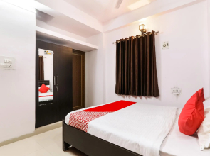 OYO 77096 Hudco Grand