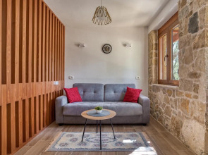 Stonehouse in Olives